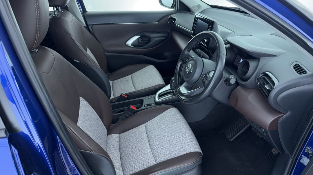 2022 Toyota Yaris Cross Urban Hybrid, Automatic, 51757 km, Right Side Front Door Cabin View