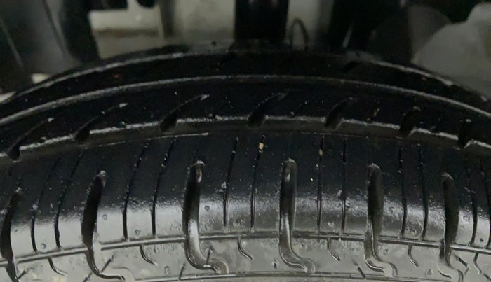 2019 Renault Kwid 1.0 RXT Opt, Petrol, Manual, 19,480 km, Left Front Tyre Tread