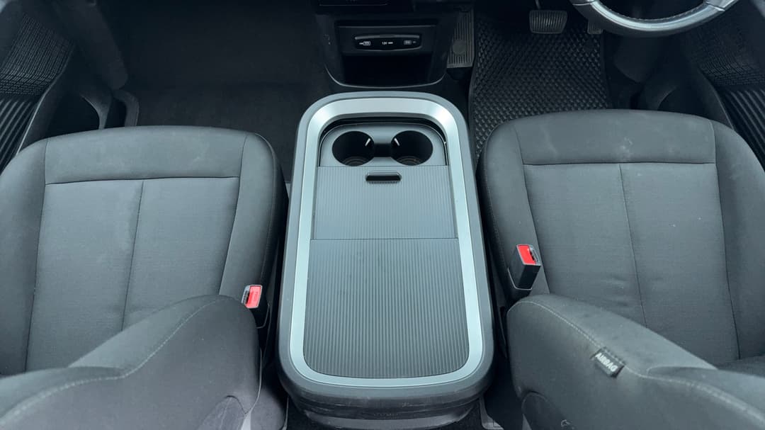 2022 Hyundai Staria Staria, Automatic, 95043 km, Center Console