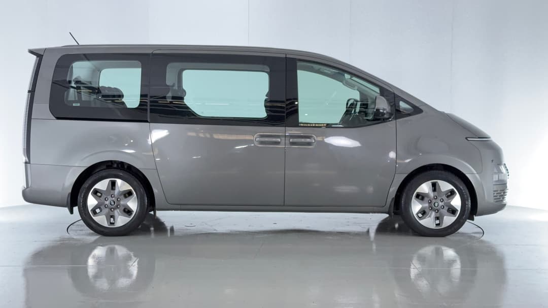 2022 Hyundai Staria Staria, Automatic, 95043 km, Right Side View