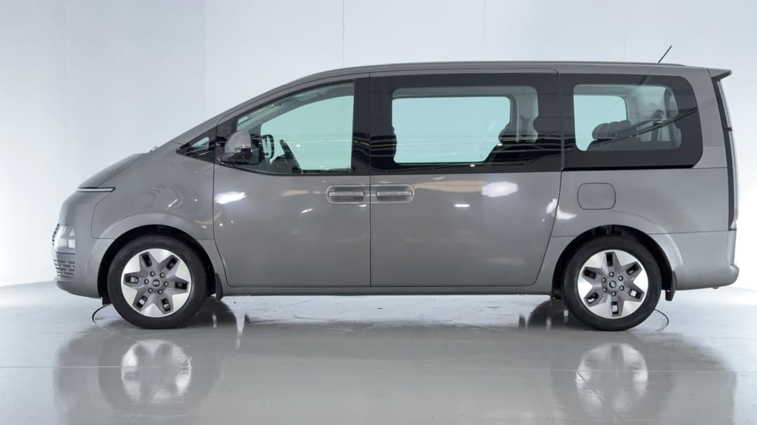 2022 Hyundai Staria Staria, Automatic, 95043 km, Left Side View