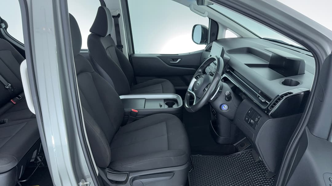 2022 Hyundai Staria Staria, Automatic, 95043 km, Right Side Front Door Cabin View