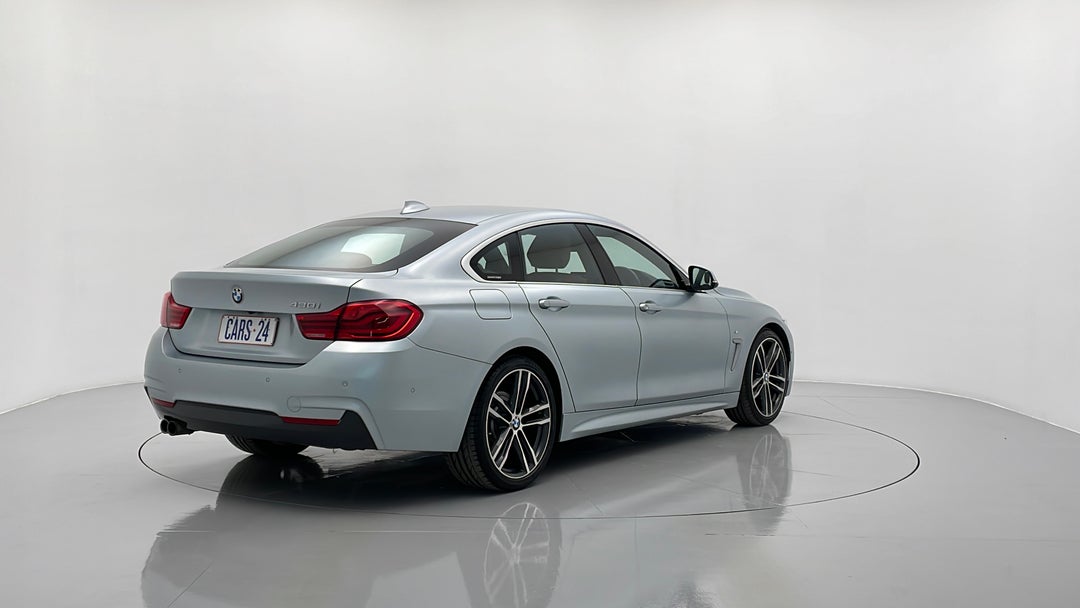 Right Back Diagonal (45- Degree) View