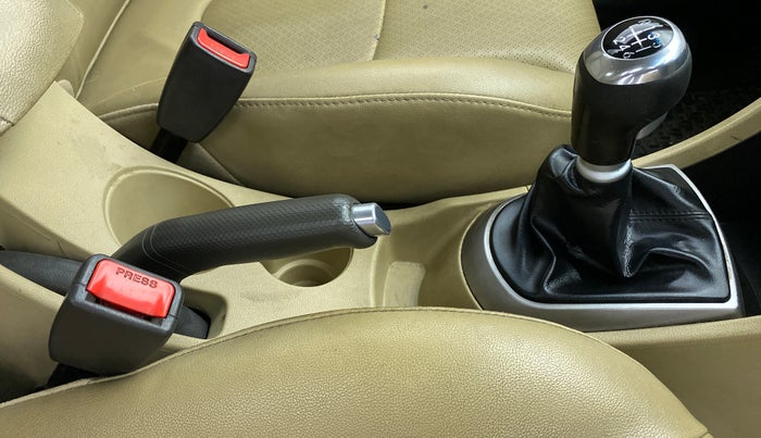 2015 Hyundai Verna FLUIDIC 1.6 SX CRDI, Diesel, Manual, 47,327 km, Gear Lever