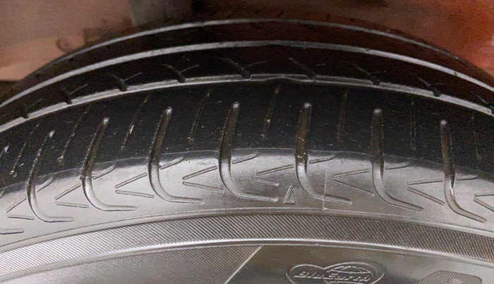 2015 Honda Jazz 1.2 V MT, Petrol, Manual, 49,463 km, Right Rear Tyre Tread
