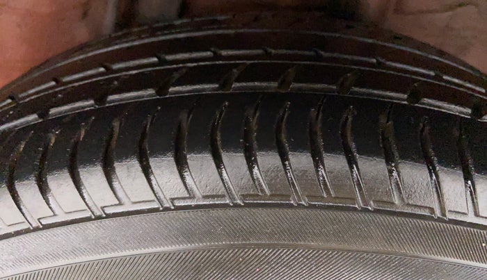 2015 Honda Jazz 1.2 V MT, Petrol, Manual, 49,463 km, Left Rear Tyre Tread