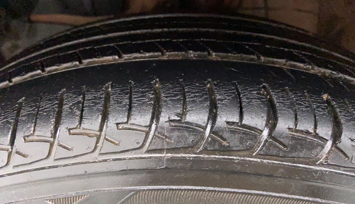 2015 Honda Jazz 1.2 V MT, Petrol, Manual, 49,463 km, Left Front Tyre Tread