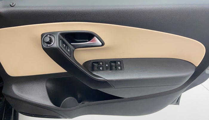 2018 Volkswagen Ameo HIGHLINE PLUS 1.0, Petrol, Manual, 65,371 km, Driver Side Door Panels Control