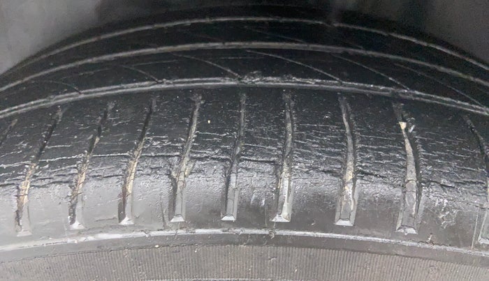 2018 Volkswagen Ameo HIGHLINE PLUS 1.0, Petrol, Manual, 65,371 km, Left Rear Tyre Tread