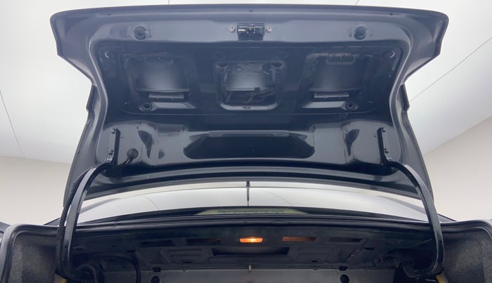 2018 Volkswagen Ameo HIGHLINE PLUS 1.0, Petrol, Manual, 65,371 km, Boot Door Open