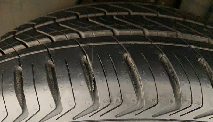 2020 Tata ALTROZ XZ PETROL, Petrol, Manual, 62,096 km, Left Front Tyre Tread