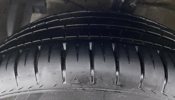 2021 Maruti Ciaz ALPHA 1.5 AT SHVS, Petrol, Automatic, 7,674 km, Left Front Tyre Tread