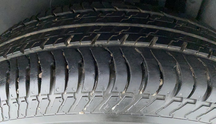 2017 Maruti Swift VXI D, Petrol, Manual, 7,095 km, Right Rear Tyre Tread