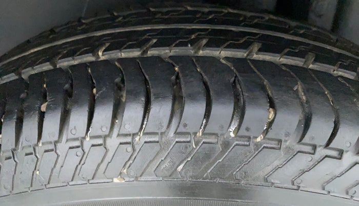 2017 Maruti Swift VXI D, Petrol, Manual, 7,095 km, Left Rear Tyre Tread