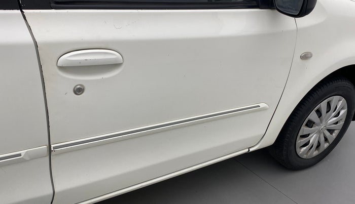 2011 Toyota Etios G, Petrol, Manual, 77,775 km, Driver-side door - Minor scratches