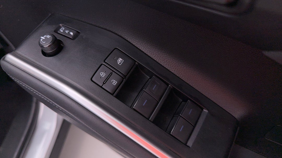 2022 Toyota Kluger Gx Hybrid AWD, Automatic, 96751 km, Drivers Side Door Panel Controls