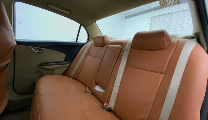 2013 Honda Amaze 1.5L I-DTEC VX, Diesel, Manual, 1,06,522 km, Right Side Rear Door Cabin