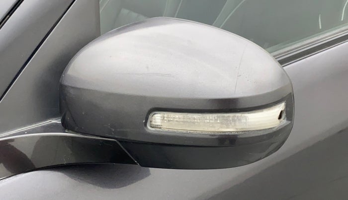 2017 Maruti Swift VXI ABS, Petrol, Manual, 69,739 km, Left rear-view mirror - Indicator light has minor damage