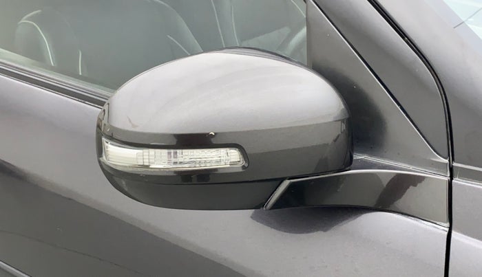 2017 Maruti Swift VXI ABS, Petrol, Manual, 69,739 km, Right rear-view mirror - Indicator light not working