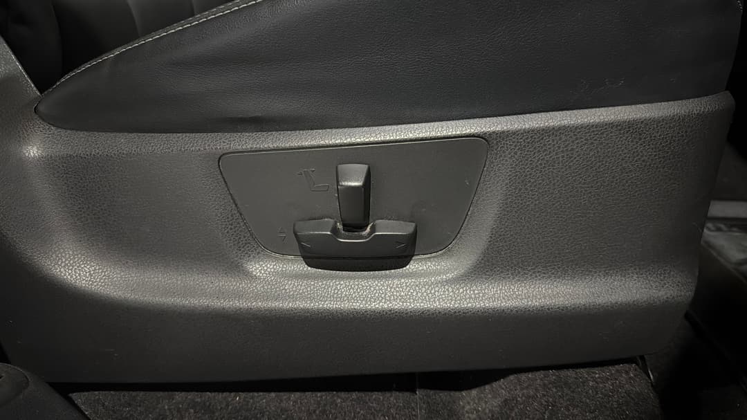 2017 Isuzu MU-X Ls-t (4x4), Automatic, 122929 km, Drivers Side Adjustment Panel