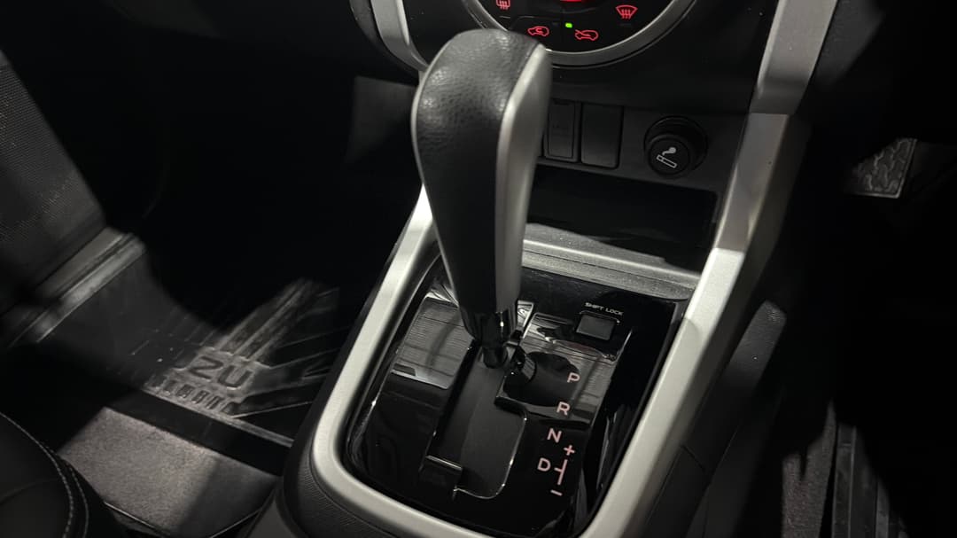 2017 Isuzu MU-X Ls-t (4x4), Automatic, 122929 km, Gear Lever 
