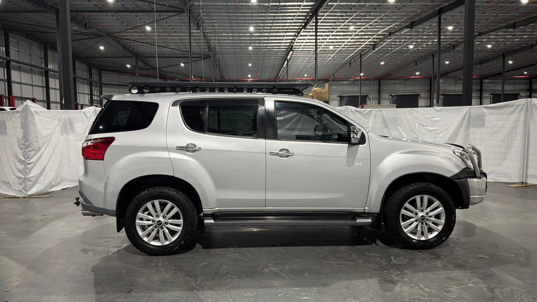 2017 Isuzu MU-X Ls-t (4x4), Automatic, 122929 km, Right Side View