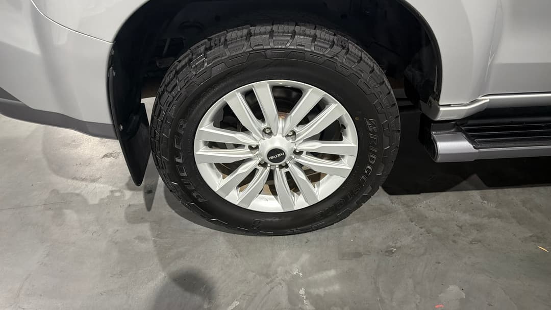 2017 Isuzu MU-X Ls-t (4x4), Automatic, 122929 km, Right Rear Wheel