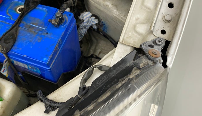 2015 Maruti Wagon R 1.0 VXI, Petrol, Manual, 48,555 km, Left headlight - Clamp has minor damage