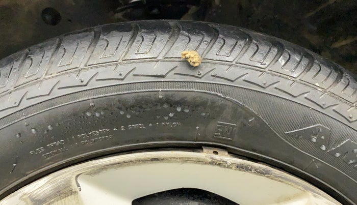 2015 Maruti Wagon R 1.0 VXI, Petrol, Manual, 48,555 km, Left front tyre - Minor crack