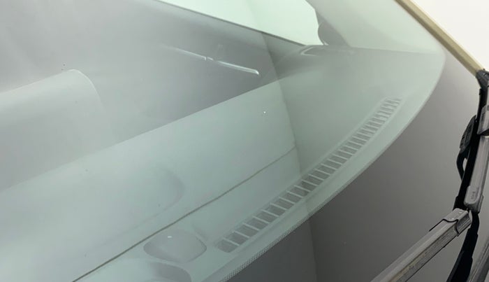 2021 KIA SONET GTX PLUS 1.5D  AT, Diesel, Automatic, 39,565 km, Front windshield - Minor spot on windshield