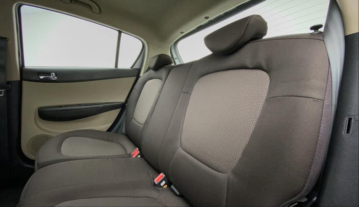 2014 Hyundai i20 ASTA 1.2, Petrol, Manual, 26,971 km, Right Side Door Cabin View