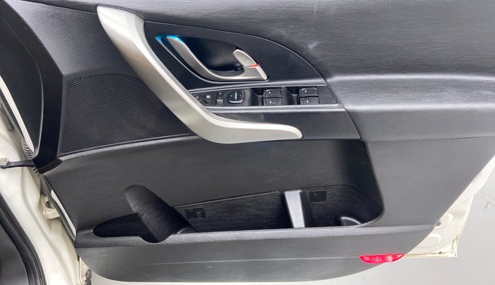 2019 Mahindra XUV500 W9, Diesel, Manual, 7,733 km, Driver Side Door Panels Control