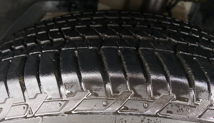 2019 Mahindra XUV500 W9, Diesel, Manual, 7,733 km, Left Front Tyre Tread