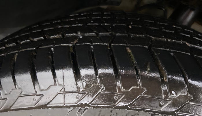 2019 Mahindra XUV500 W9, Diesel, Manual, 7,733 km, Right Front Tyre Tread