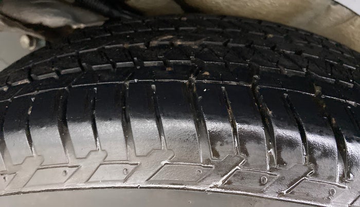 2019 Mahindra XUV500 W9, Diesel, Manual, 7,733 km, Left Rear Tyre Tread