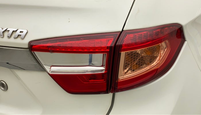 2018 Tata TIGOR XTA PETROL, CNG, Automatic, 83,506 km, Right tail light - Minor damage