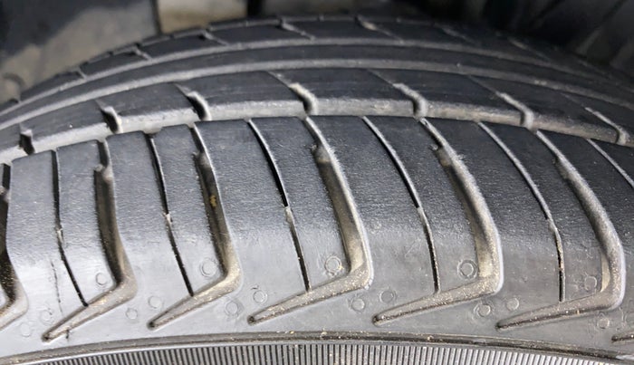 2019 Datsun Redi Go A, Petrol, Manual, 27,411 km, Left Front Tyre Tread