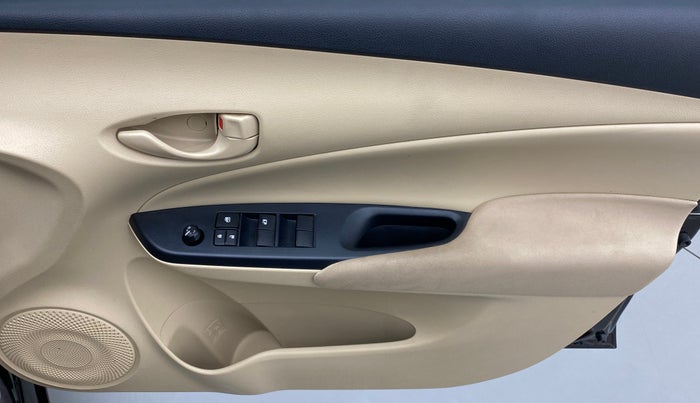 2021 Toyota YARIS J MT, Petrol, Manual, 13,915 km, Driver Side Door Panels Control