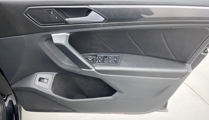 2018 Volkswagen TIGUAN HIGHLINE A/T, Diesel, Automatic, 92,569 km, Driver Side Door Panels Control