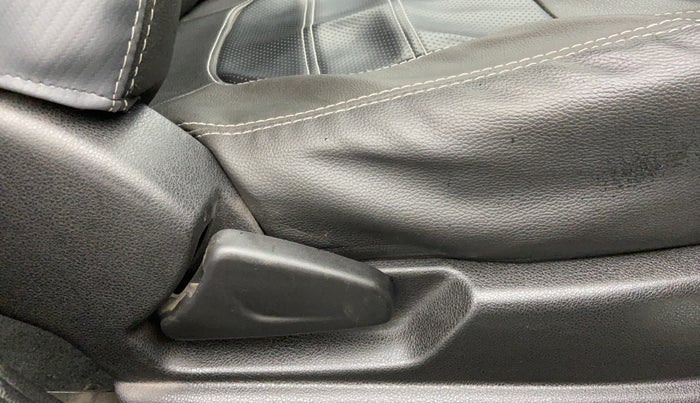 2017 Renault Kwid 1.0 RXL, Petrol, Manual, 22,579 km, Driver Side Adjustment Panel