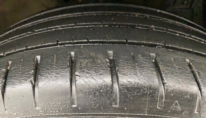 2014 Maruti Swift VXI, Petrol, Manual, 53,116 km, Right Front Tyre Tread