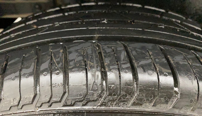 2014 Maruti Swift VXI, Petrol, Manual, 53,116 km, Right Rear Tyre Tread