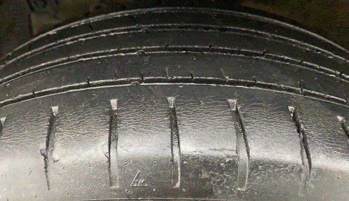 2014 Maruti Swift VXI, Petrol, Manual, 53,116 km, Left Front Tyre Tread