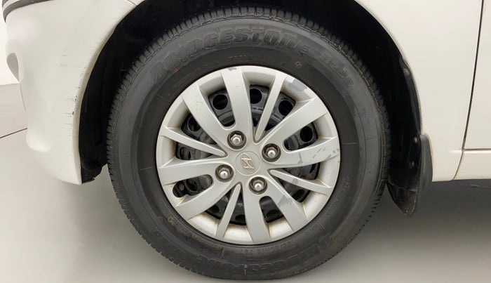 2015 Hyundai i10 SPORTZ 1.1, Petrol, Manual, 1,07,135 km, Left Front Wheel