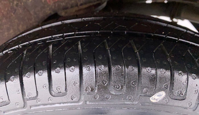 2010 Maruti A Star VXI, Petrol, Manual, 86,879 km, Left Rear Tyre Tread
