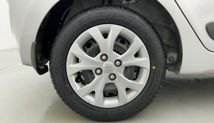 2013 Hyundai Grand i10 SPORTZ 1.2 KAPPA VTVT, Petrol, Manual, 22,103 km, Right Rear Wheel
