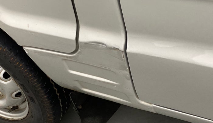 2014 Maruti OMNI E 8 STR, Petrol, Manual, 27,323 km, Left B pillar - Minor scratches