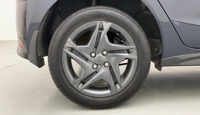 2023 Hyundai NEW I20 SPORTZ 1.2 AT, Petrol, Automatic, 8,357 km, Right Rear Wheel
