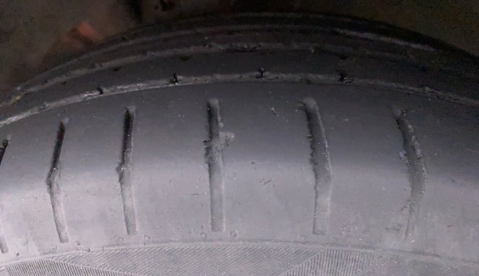 2018 Maruti Swift ZDI +, Diesel, Manual, 56,434 km, Left Front Tyre Tread