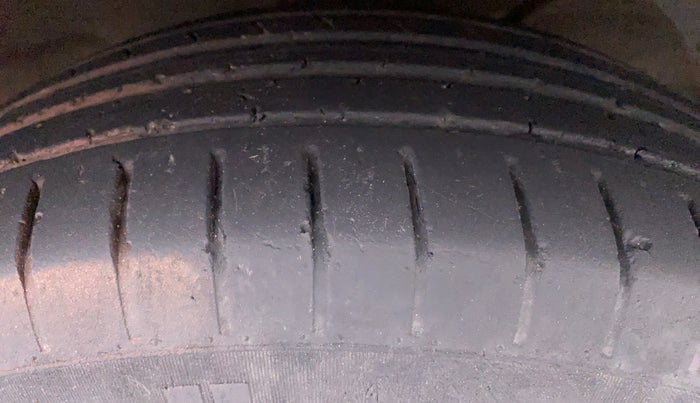 2018 Maruti Swift ZDI +, Diesel, Manual, 56,434 km, Right Front Tyre Tread